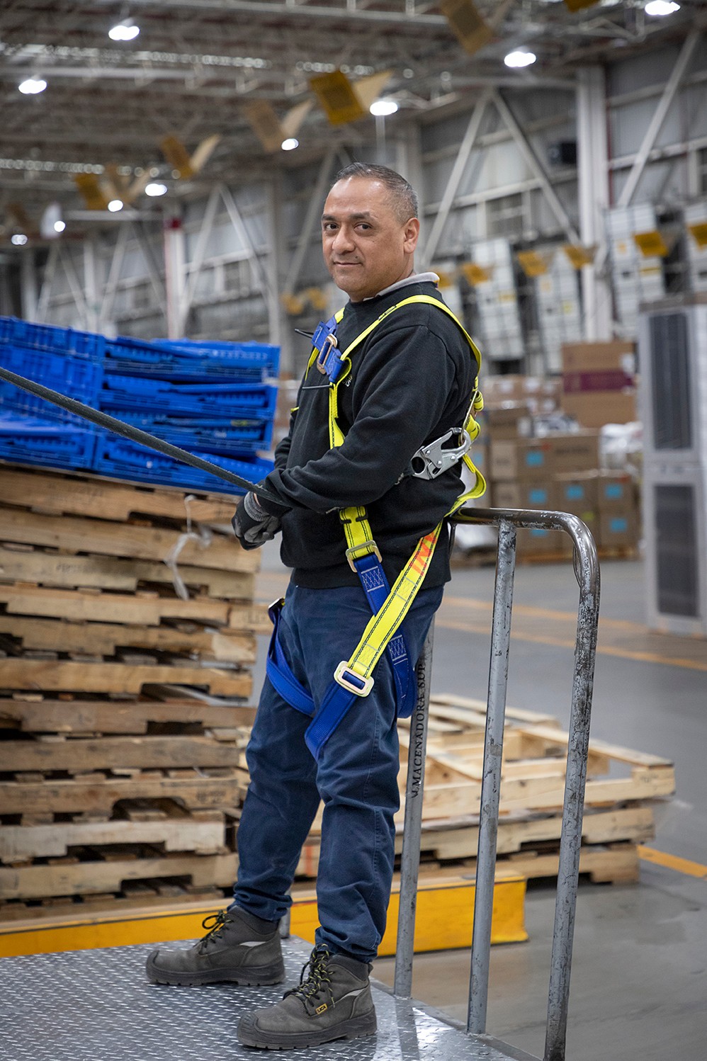 personas bajando escaleras